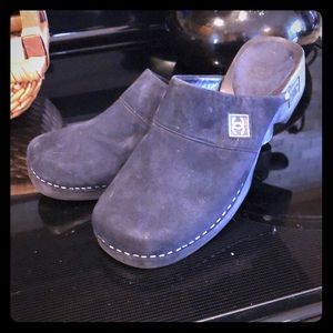 Chanel blue suede clogs